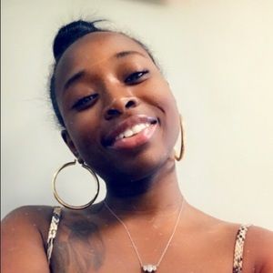 Meet your Posher, Alexus